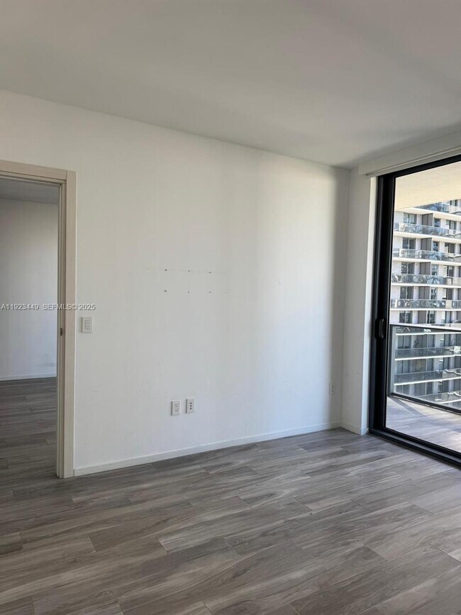 Building Photo - 801 S Miami Ave