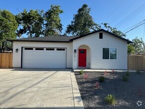 Building Photo - 6812 Lincoln Oaks Dr