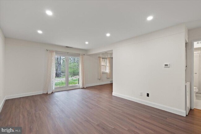 Building Photo - 17 Wexford Dr