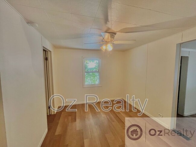 Foto del edificio - 3237 Maple St
