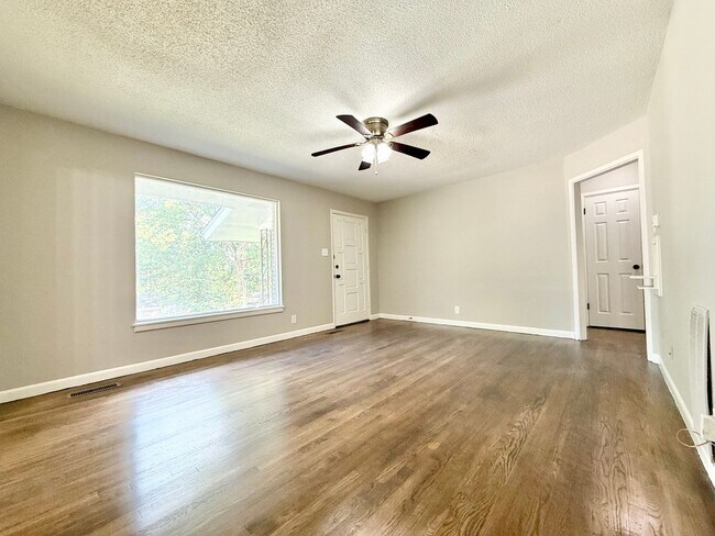 Building Photo - 25 Woodcliff Cir