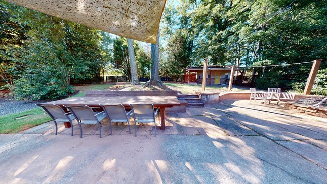 Foto del edificio - Super Cute One Level Home 1 mile from Toom...