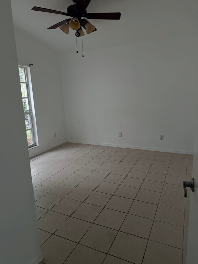 Foto del edificio - 10430 Hallmark Blvd