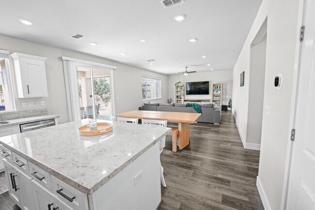 Foto del edificio - Bright Spacious 4BD/3BA Single-Family Home in Rocklin's Whitney Ranch!