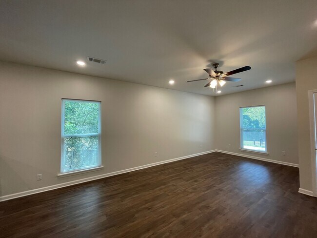 Building Photo - 806 Schley