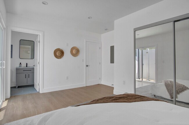 Foto del edificio - 18406 Jovan St