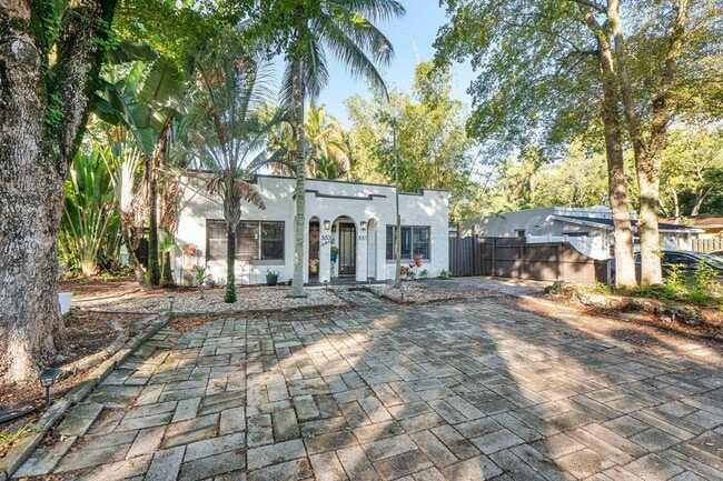 Building Photo - 551 SW 13th Ave