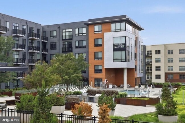 Building Photo - 145 Riverhaven Dr