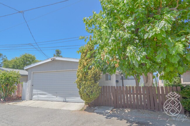 Building Photo - 5121 Irvington Pl