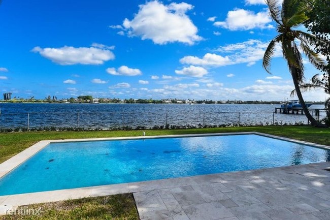 Building Photo - 1 br, 1.5 bath House - 3014 N Flagler Dr