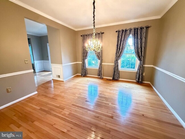 Building Photo - 15292 Surrey House Way