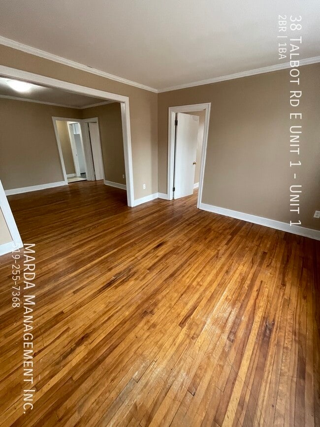 Building Photo - SPACIOUS UPSTAIRS 2 BED/ 1 BATH APT IN DT ...