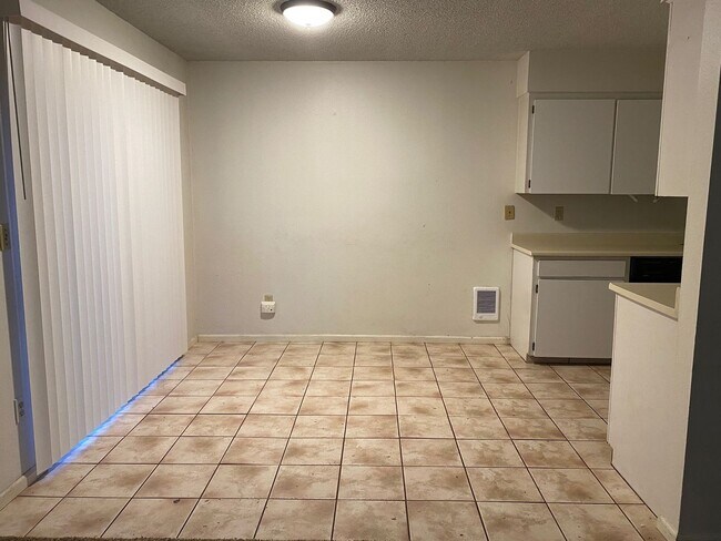 Foto del edificio - Application Pending - 3 Bedroom Condo for ...