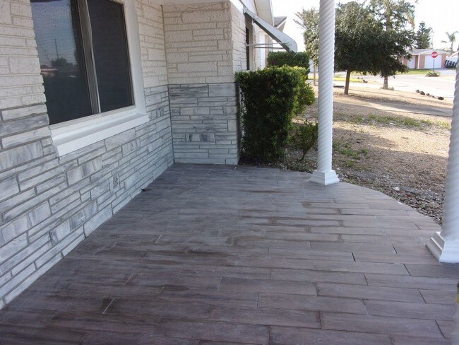 Building Photo - King of the hill 3 bedrooms