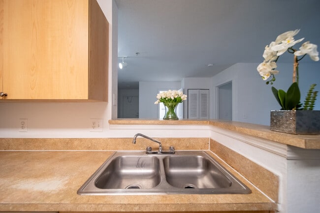 Building Photo - The Ashley