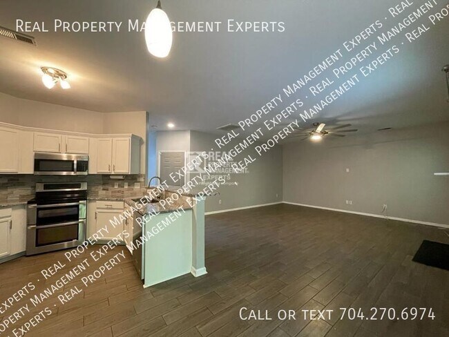 Building Photo - Spacious 4 Bedroom Home in Mooresville