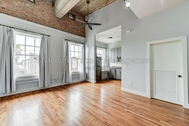 Building Photo - 2700 Albany St