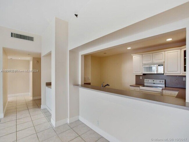 Foto del edificio - 151 Crandon Blvd