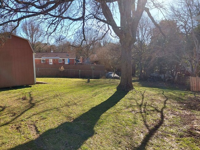 Building Photo - 213 Eden Cir