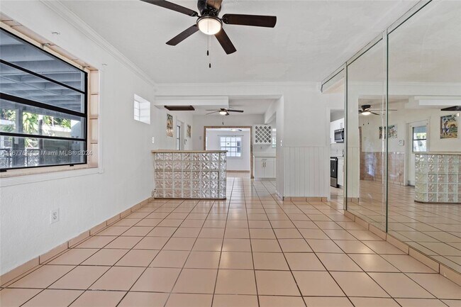 Building Photo - 5973 SW 41st St