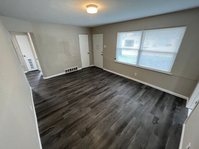 Foto del edificio - 9718 Lorna Ln