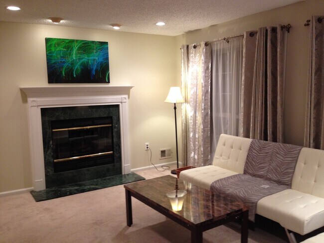 Foto del edificio - 102 Shrewsbury Ct