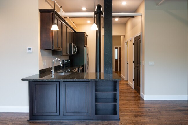 Foto del edificio - 208 W Railroad St