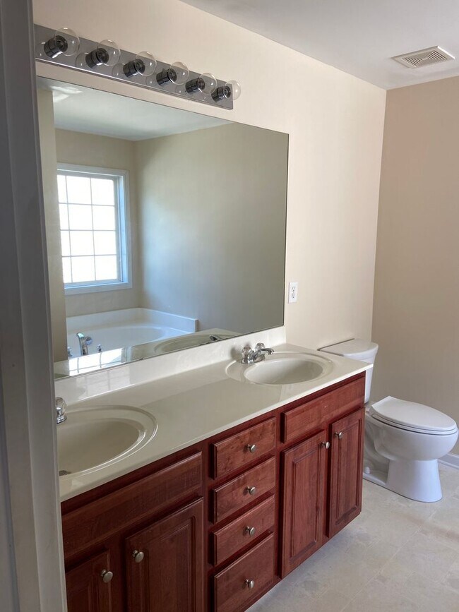 Building Photo - 4 BR/2BA | Newly Renovated Single Family Home | 1-Car Covered Parking | Half off rent!