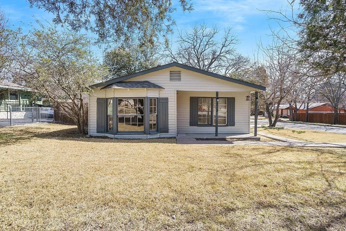 Primary Photo - 1213 Meadow Park Dr