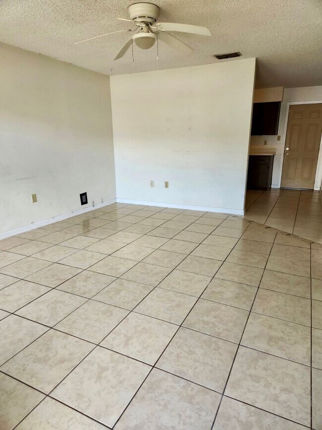 Foto del edificio - 1711 Birchwood Cir