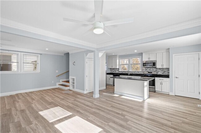 Building Photo - 37 Tyndall Ave