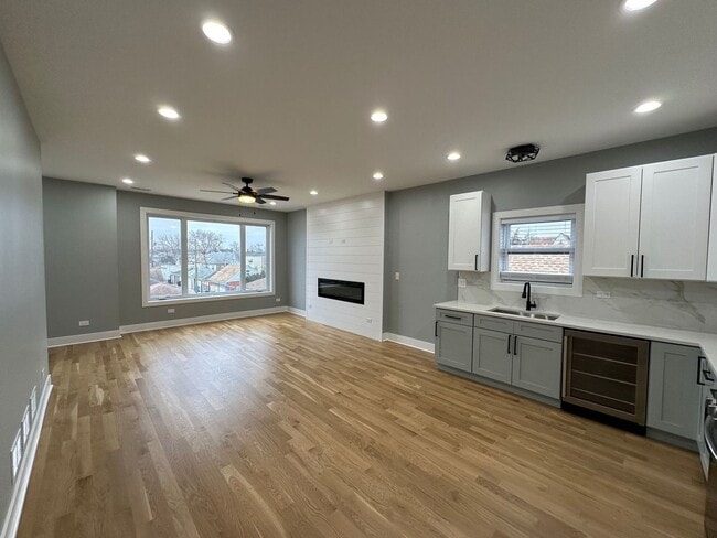 Building Photo - 4942 W Belden St