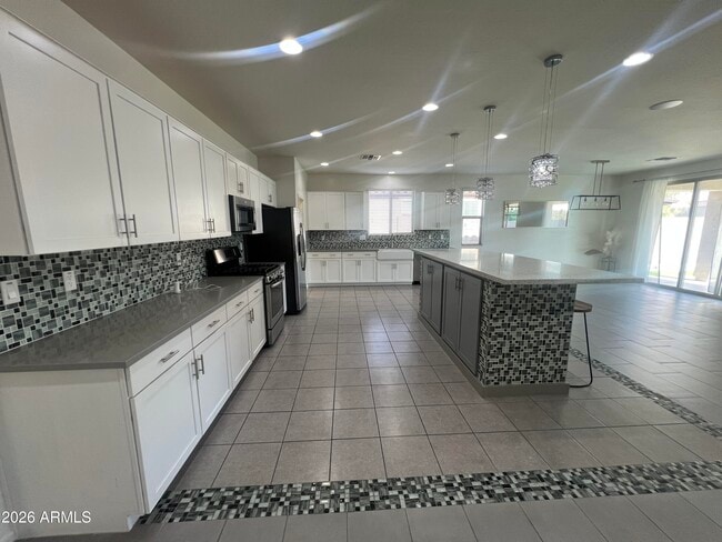 Foto del edificio - 739 N 156th Ln