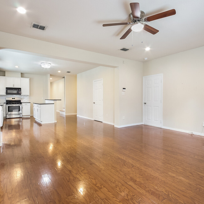 Building Photo - 2248 Jaguar Dr