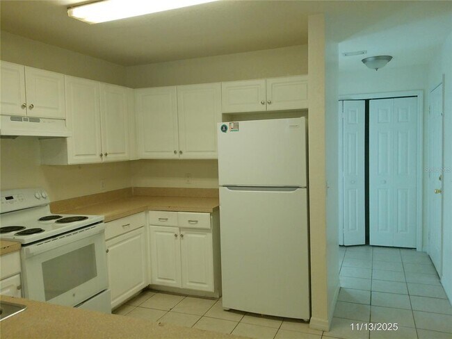 Foto del edificio - 949 Fox Lake Dr