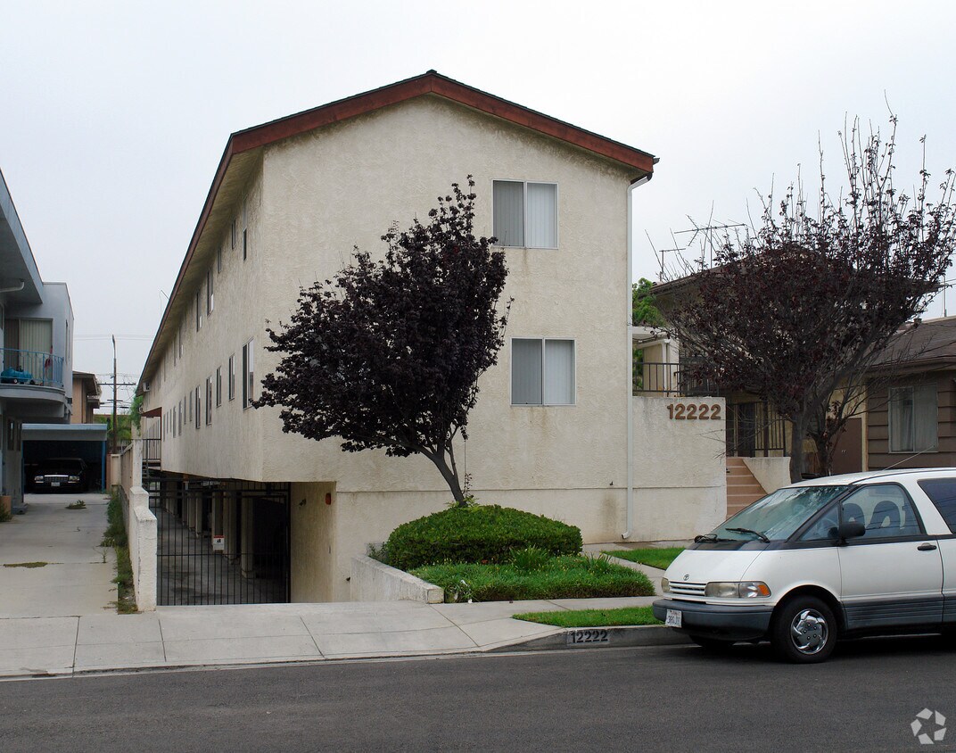 Building Photo - 12222 Manor Dr