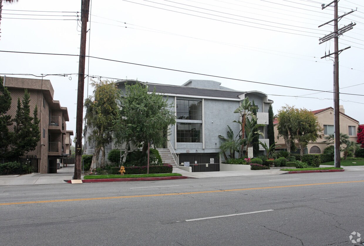 Building Photo - Carlton Apartment