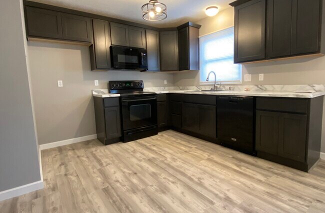 Building Photo - 6036 Applecrest Ct