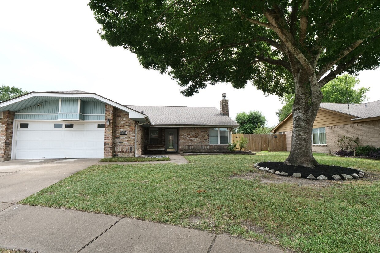 Primary Photo - 15311 Mondrian Dr