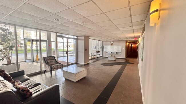 Building Photo - 9001 Golf Rd