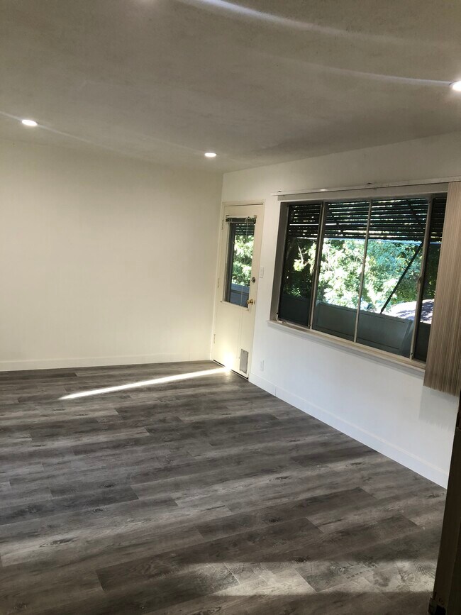 Foto del edificio - 13709 Milbank St