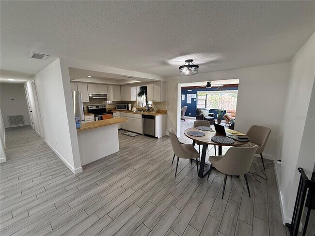 Foto del edificio - 4039 Velarde Ln