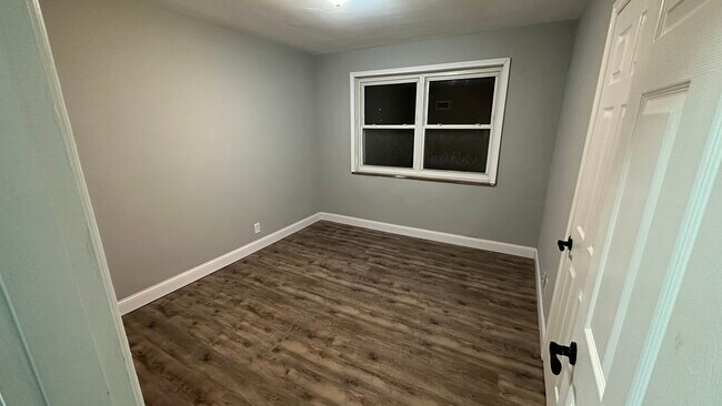 Foto del edificio - 7652 Dale Ave