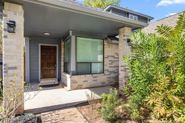 Foto del edificio - 2010 Courtshire Ln