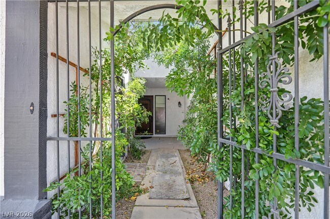 Foto del edificio - 4162 Ridgewood Ave