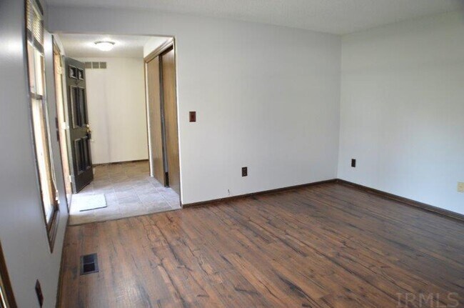 Foto del edificio - 8201 Newfield Dr