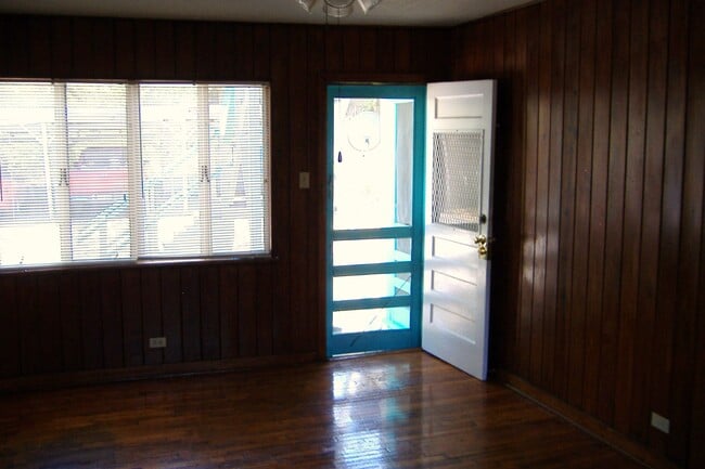 Building Photo - 324 Claremont Ave