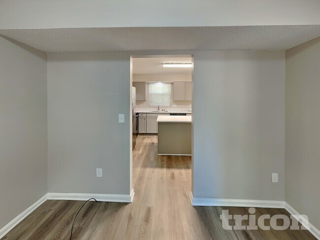 Building Photo - 509 Glen Ellyn Ct