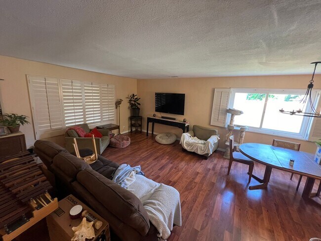 Building Photo - Spacious 4 bed 2 Bath in Lemon Grove SD