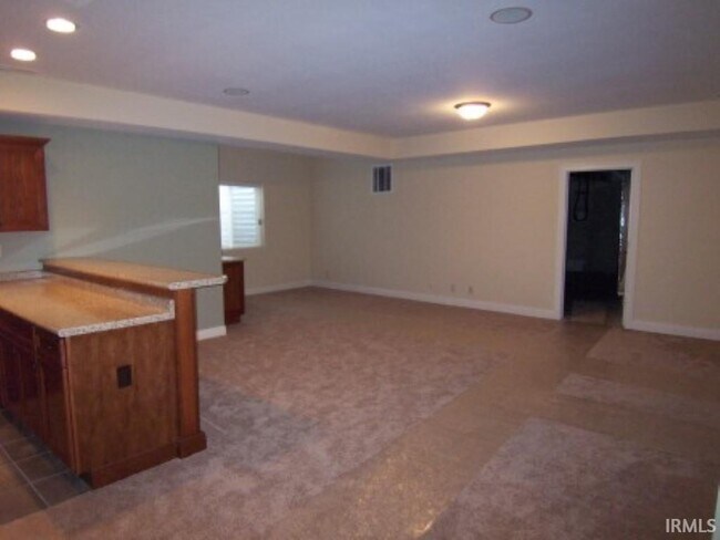 Building Photo - 294 Zinnia St